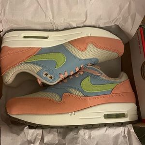 Light Madder Root Air Max Women’s size 5